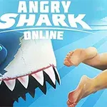 파란 바다 속에서 거대한 상어가 입을 벌리고 사람의 다리를 물려고 하는 장면