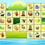 다양한 동물 그림이 그려진 타일들이 겹쳐 배열된 퍼즐 화면으로, 배경은 산과 호수로 이루어져 있다