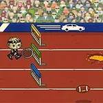 작은 만화 캐릭터가 테니스 라켓을 들고 육상 트랙에서 장애물을 뛰어넘고 있으며, 트랙에는 풋볼과 장애물들이 놓여 있다