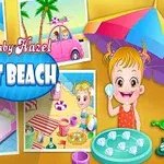 귀여운 아기가 해변에서 놀고 있는 모습과 다양한 놀이 장면이 담긴 밝은 이미지