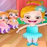 발레 연습실에서 발레복을 입고 있는 어린 소녀들