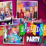 생일 모자를 쓴 아기와 가족이 파티를 즐기는 모습의 이미지