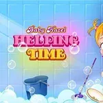 귀여운 금발의 아기가 주방에서 접시를 씻으며 미소 짓는 모습과 주변에 비눗방울이 있는 장면