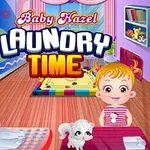 두 아이가 세탁물과 함께 방 안에 있고, 한 명은 다림질을 하고 있으며 작은 강아지가 함께 있는 모습