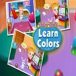 아기가 그림을 들고 있으며, 배경에 장난감과 색칠된 그림이 있는 방이 보입니다