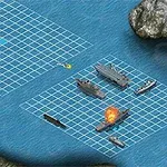 바다 위 격자형 지도에 배들이 배치되어 있고, 한 배에 폭발이 발생하고 있는 장면