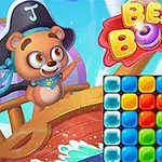 해적 모자를 쓴 곰 캐릭터가 배 위에 서 있고, 오른쪽에는 색색의 블록 퍼즐이 있습니다