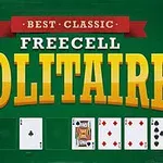 녹색 배경에 BEST CLASSIC FREECELL SOLITAIRE라는 큰 노란색 텍스트와 함께 여러 장의 카드가 배열되어 있습니다