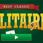 녹색 배경 위에 BEST CLASSIC SOLITAIRE라는 문구와 함께 카드와 플레이 버튼이 있는 이미지