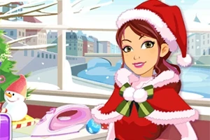 산타 모자를 쓴 여성이 빨간 망토를 입고 창문 너머로 눈 덮인 풍경이 보이는 방에 서 있는 모습