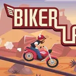 붉은 바이크를 탄 헬멧 쓴 남자가 사막 풍경을 배경으로 주행하고 있다