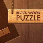 나무 블록으로 구성된 퍼즐 보드와 BLOCK WOOD PUZZLE라는 문구가 적힌 나무 간판