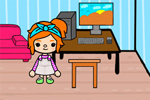 파란색 리본을 한 주황 머리의 캐릭터가 책상과 컴퓨터가 있는 방에 서 있다