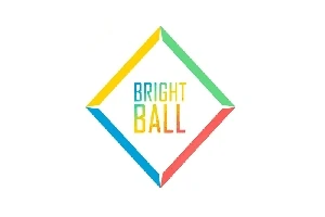 알록달록한 색상의 다이아몬드 형태 테두리 안에 BRIGHT BALL이라는 텍스트가 있는 로고