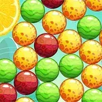 다양한 색상의 과일 무늬가 있는 구슬들이 배경에 배열되어 있으며 오렌지와 라임 조각이 양쪽에 위치해 있습니다