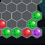 회색 육각형 그리드 위에 빨간색, 녹색, 보라색 구슬들이 배열되어 있습니다