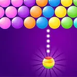 다양한 색상의 구슬이 줄지어 있고, 바닥에는 발사 준비 중인 무지개 색상의 구슬이 있는 이미지