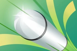 녹색과 노란색 배경 위에 빛나는 금속성의 원통형 물체가 날아가는 모습