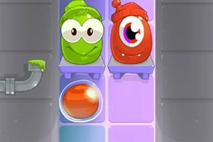 초록색과 빨간색 귀여운 캐릭터들이 선반 위에 있으며, 아래쪽에는 주황색 공이 있습니다