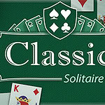 녹색 배경에 카드 이미지들과 Classic Solitaire 텍스트가 있는 이미지
