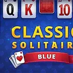 파란 배경에 카드와 CLASSIC SOLITAIRE BLUE라는 문구가 있는 이미지