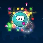 귀여운 얼굴이 그려진 큰 파란 공과 주변에 다양한 색상의 작은 공들이 배치된 이미지