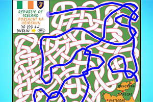 복잡한 미로 길을 배경으로 아일랜드 국기가 포함된 지도