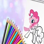 공책에 분홍색 말 캐릭터의 색칠 도안과 다양한 색연필이 놓여 있는 모습