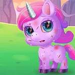 알록달록한 배경에서 상처가 난 귀여운 핑크색 유니콘이 서 있습니다