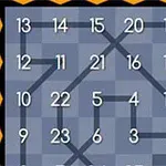 숫자가 적힌 사각형 칸들이 연결되어 있으며 주위에 주황색 숫자 배열이 있는 퍼즐 이미지