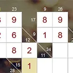 배경에 식물이 있는 유백색 격자 퍼즐 이미지