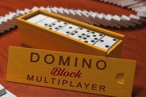 나무 상자에 담긴 도미노 조각들과 DOMINO Block MULTIPLAYER라고 쓰인 간판이 있는 장면