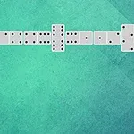 연녹색 배경 위에 도미노 타일들이 연결되어 있는 모습