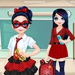 교실 배경에서 빨간색과 검은색 테마의 옷을 입고 있는 두 여성 캐릭터