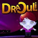 빨간 머리의 작은 드라큘라 캐릭터가 어두운 배경과 노란 달 앞에 있으며, 하늘에는 박쥐들이 날고 있다