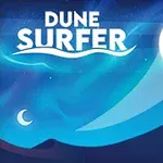 푸른 모래 언덕 위로 빛나는 큰 달과 작은 초승달이 있는 밤하늘