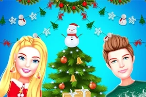 금발 여성과 갈색 머리 남성이 크리스마스 트리 앞에서 미소 짓고 있으며 배경에는 눈사람과 눈사람 장식이 걸려 있다