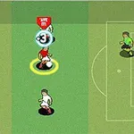 축구 경기장에서 두 선수와 골키퍼가 공을 중심으로 서 있는 장면