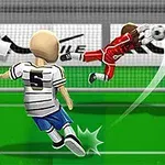 축구 유니폼을 입은 선수가 페널티킥을 차는 장면과 골키퍼가 이를 막으려는 모습