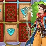 마법 지팡이를 든 남성이 카드 무늬가 있는 화면 앞에 서 있는 장면