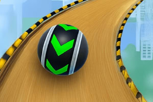 초록색 화살표가 그려진 검은색 공이 경사진 나무 길 위에 놓여 있습니다