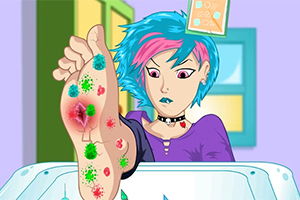 파란 머리를 가진 여성이 여러 색깔의 발진이 있는 발을 들여다보고 있다
