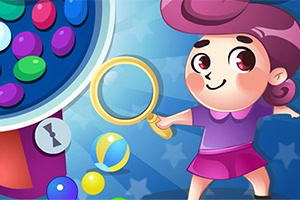 커다란 돋보기를 든 소녀가 알록달록한 캔디가 든 자판기 앞에 서 있는 장면