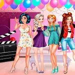 풍선으로 장식된 방에서 네 명의 스타일리시한 여성이 함께 포즈를 취하고 있는 모습