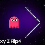 보라색 배경에 붉은 유령 모양 아이콘과 펼쳐진 삼성 갤럭시 Z Flip4 스마트폰