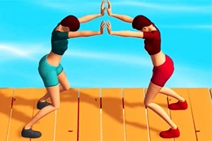 두 사람이 나무 다리 위에서 서로 손을 맞대고 있는 모습