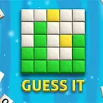 녹색과 노란색 타일로 구성된 격자 퍼즐과 주변에 알파벳 블록들이 있는 이미지