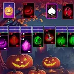 어두운 밤의 호박과 나무 배경에 다양한 색상의 카드들이 배열되어 있는 모습