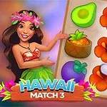 하와이안을 연상시키는 의상을 입은 여성이 과일과 꽃 그림이 있는 보드 옆에서 웃고 있는 모습