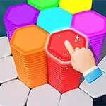 다양한 색상의 육각형 타일 더미 위에 손가락이 놓여 있는 이미지